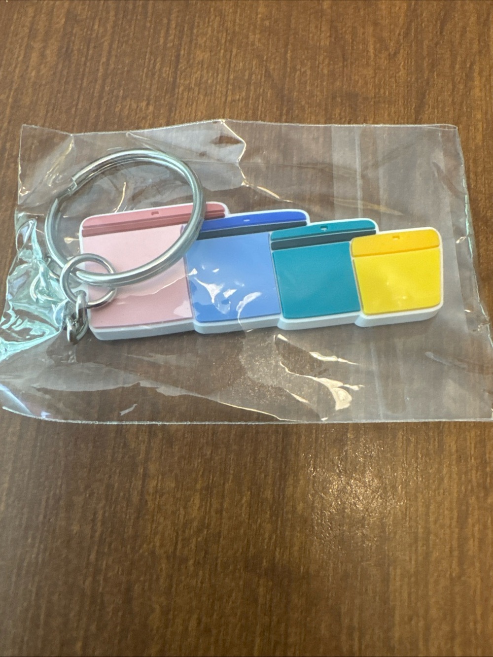 Tupperware rare keychain featuring Tuppers the ultimate silicone bags new